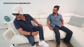 Mi esposa se pone caliente y mi compadre la penetra frente a mi