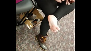 Miss toes tries on sandals