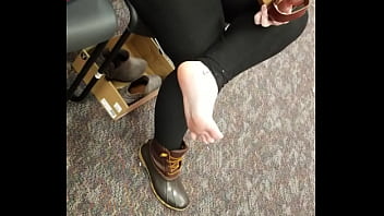 Miss toes tries on sandals