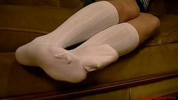 Kitty feet pov2 at my neighbors feet