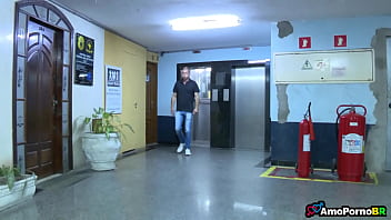 Menti para minha esposa disse que ia trabalhar só para saber o que ela e meu sobrinho postiço andavam fazendo