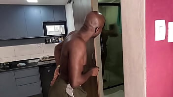 Vizinha safada veio tomar banho no meu apartamento só pra dar a buceta e o cuzinho