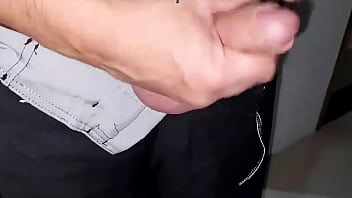 Espionei a bunda da empregada e percebi que ela queira me da a buceta e e o cu