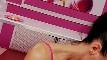 Skinny girl tammie lee gets fucked by chef right up her ass