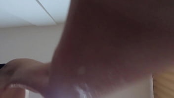 Una abuela fetichista de latex hace cardio con uno de sus amigos jóvenes del gimnasio