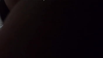 Una abuela fetichista de latex hace cardio con uno de sus amigos jóvenes del gimnasio