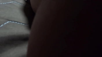 Una abuela fetichista de latex hace cardio con uno de sus amigos jóvenes del gimnasio