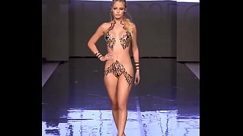 Desfile en cinta negra