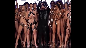 Desfile en cinta negra