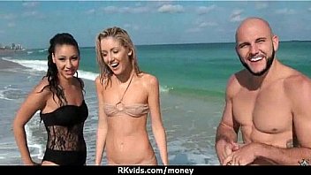 Amateur Has Sex For Some Quick Cash 6 thumbnail