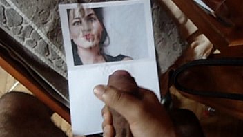 Handjob and cumshot for a hot girl