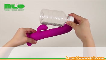 レズビアンカップル注目！ピストン型のペニスバンド！