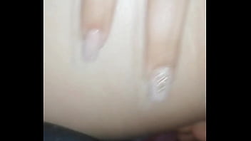 Rico culo aceitado esta zorra le gusta follar