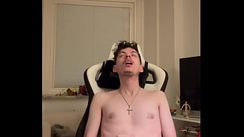 Would you give me a bj underneath the table spizue