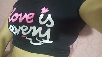 ¡¡la linda puta en su fantasia antes de dormir no puede faltar los deditos en el coño mojado y su lengua en sus tetas