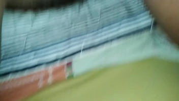 Rebolando com seu bucetão aberto esperando uma piroca grossa