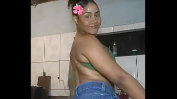 Safadinha rebolando gostoso