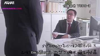 Amiga peituda safada consola o companheiro com seus peitos legendado