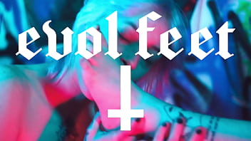 Amazing pussy eating & foot fetish