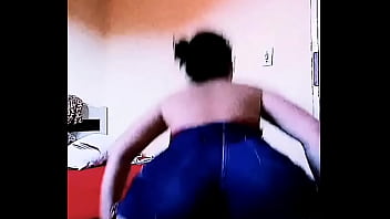 Novinha dançando funk