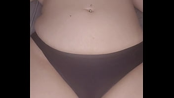 Wappgirll masturbates with pussy licker toy