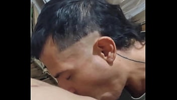 O Novinho Que Trabalha Comigo Pediu Pra Eu Uma Mamada E Ela Mijar Na Minha Boca Na Hora Do Almoço De Trabalho thumbnail