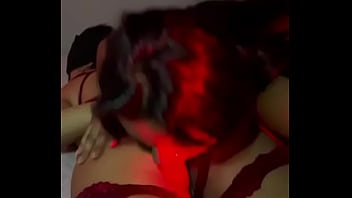 Fiz ela gozar vendada em sessão de massagem tantrica