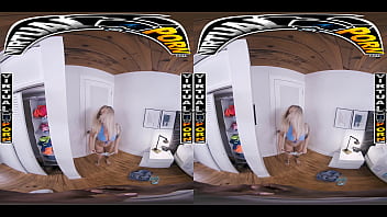 Virtual porn stepsis elana bunnz catches you with her panties and sucks your cock before begging for hard dick