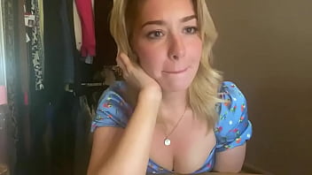 Lucy masturbates while live