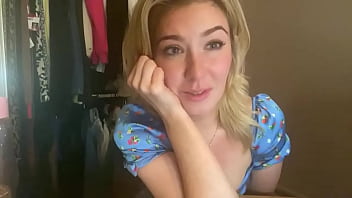 Lucy masturbates while live