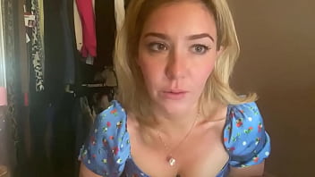 Lucy masturbates while live