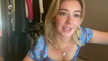 Lucy masturbates while live