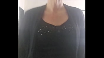 Coucou mon cochon tu me montre ta bite