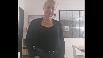 Coucou mon cochon tu me montre ta bite