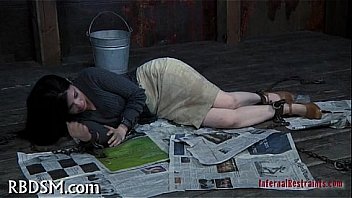 Perverted t of babe's pussy