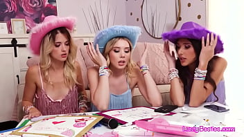 Axel fucks three horny taylor fans because they want tickets