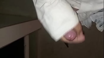 Pañal de tela orinado y casi mojado por completo