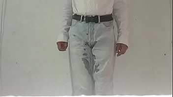 Pañal de tela orinado y casi mojado por completo