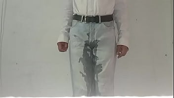 Pañal de tela orinado y casi mojado por completo