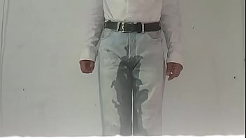 Pañal de tela orinado y casi mojado por completo