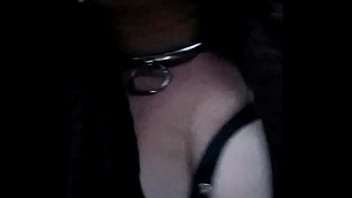 2025 02 25 esclave f autoseance harnais de cuir exhib en extérieur