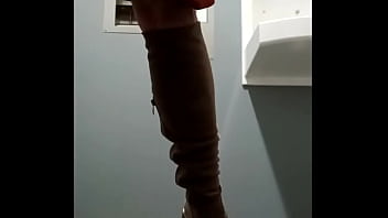 2025 02 25 esclave f autoseance harnais de cuir exhib en extérieur