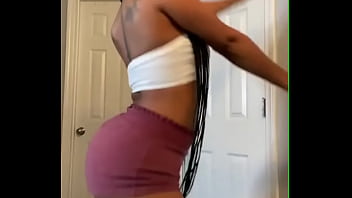 M I Tai Ass Shaking 2 thumbnail