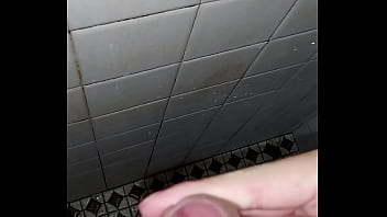 在廁所裡打手槍都射在牆上 thumbnail