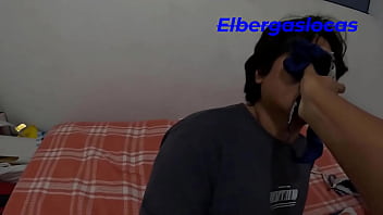 Mi hermanastra me encuentra viendo entre sus tangas una usada me encanta como huele su tanga con leche tengo el fetiche de olerla después de usada