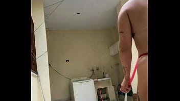 Sumidinha por aqui me ajuda a lavar aqui