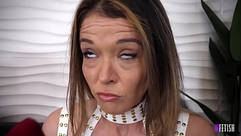 Mouthy milf foot worship