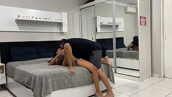 Esperei meu marido sair do banho peladinha deitada na cama e louca pra dar pra ele