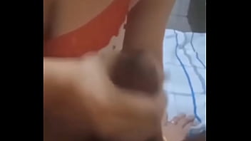 Marido idiota gozou na minha mão enquanto eu dizia que precisava de um pau de verdade