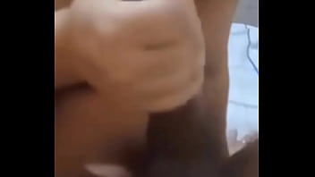 Marido idiota gozou na minha mão enquanto eu dizia que precisava de um pau de verdade